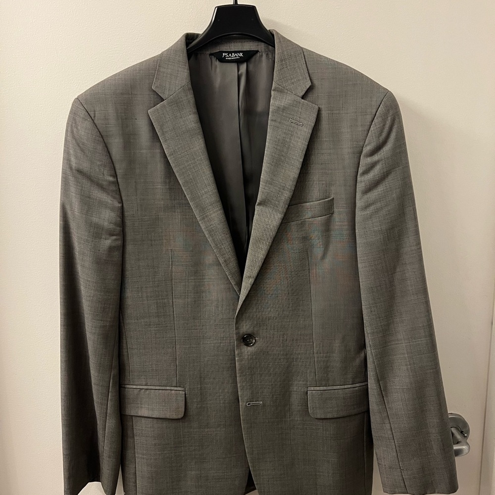 Jos. A. Bank Grey Suit / 40R Slim